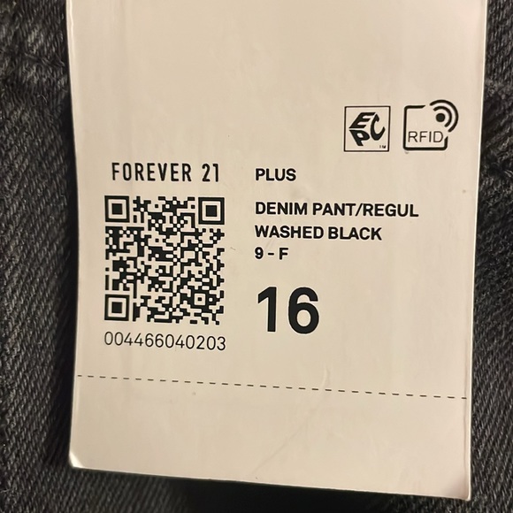 Plus Size Boyfriend Jeans - Picture 5 of 5